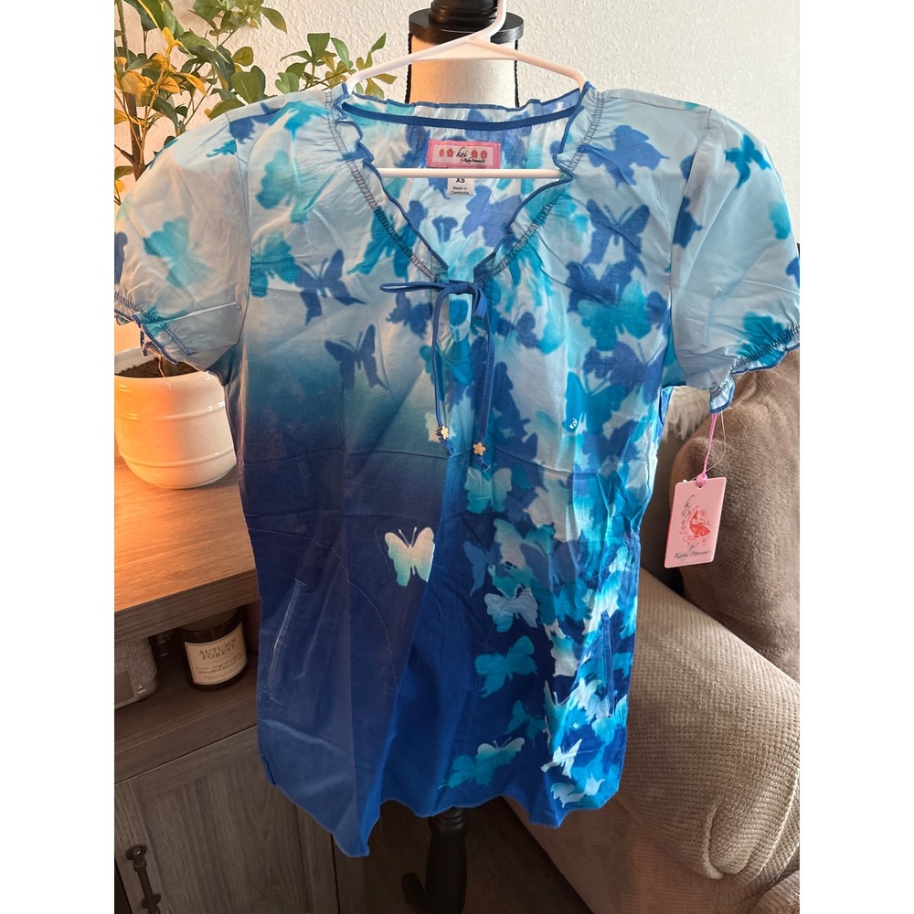 Koi by Kathy Peterson Butterfly Ombre Blue Scrub Top XS NWT Split Neck Tie Short